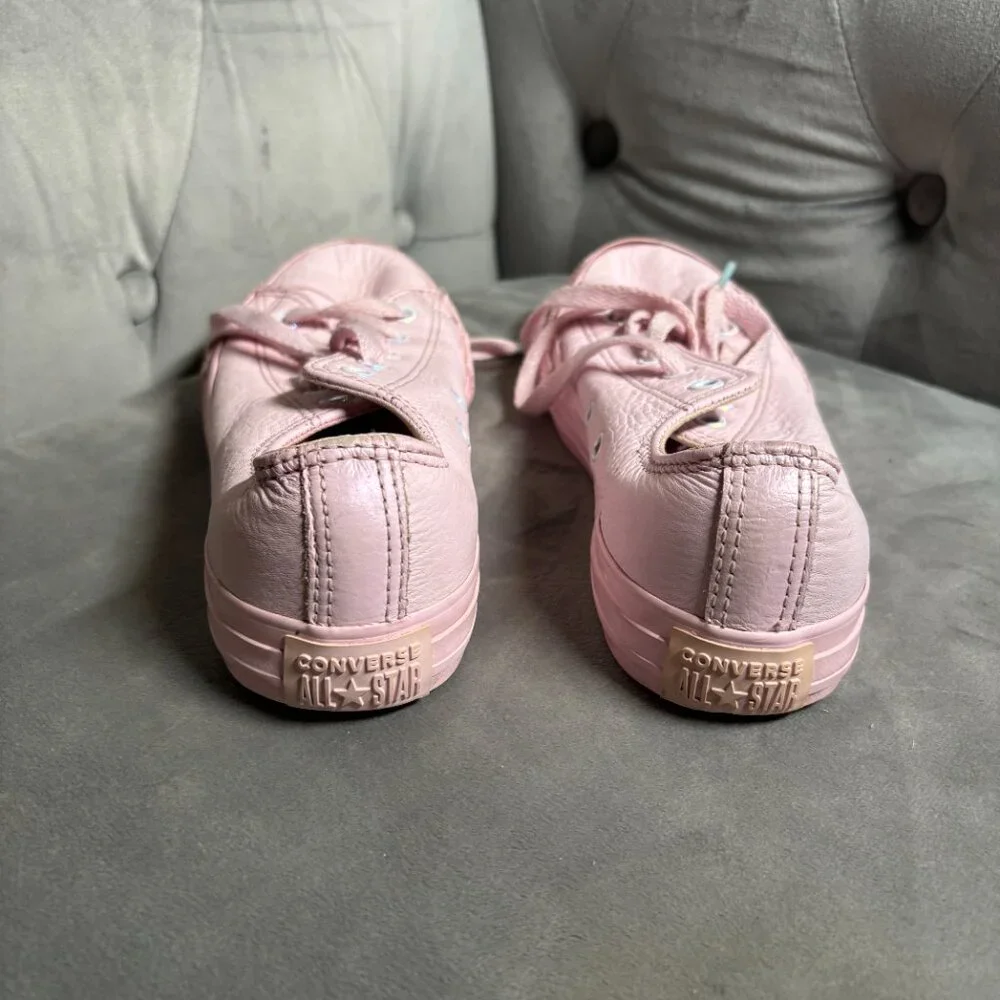 Converse Chuck Taylor All Star Pink Leather Low Top Sneakers – Youth Size 3‎